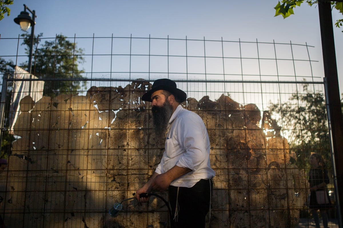 צפו בתיעוד: האם זו המצה הגדולה בעולם?