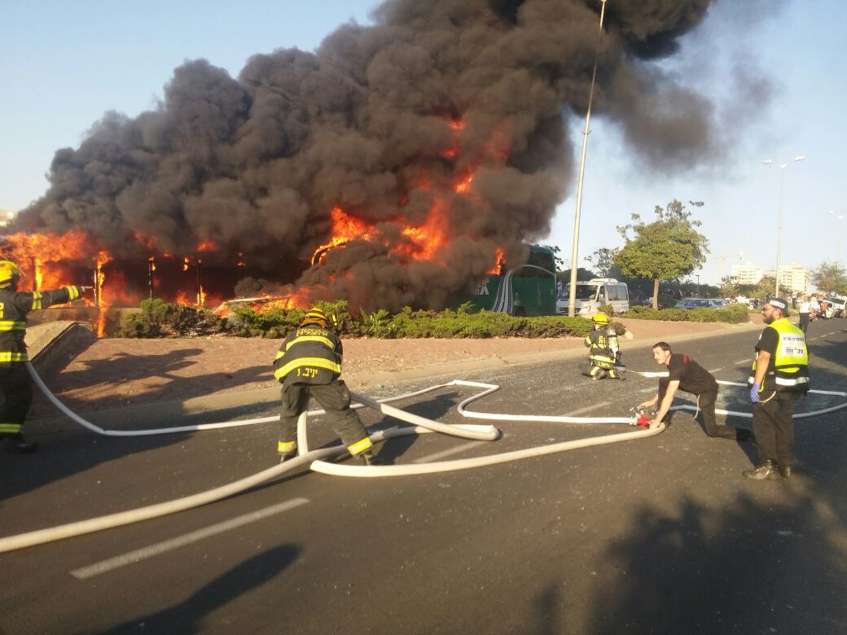 פיגוע בירושלים: 15 בני אדם נפגעו באוטובוס 'אגד' שהתפוצץ