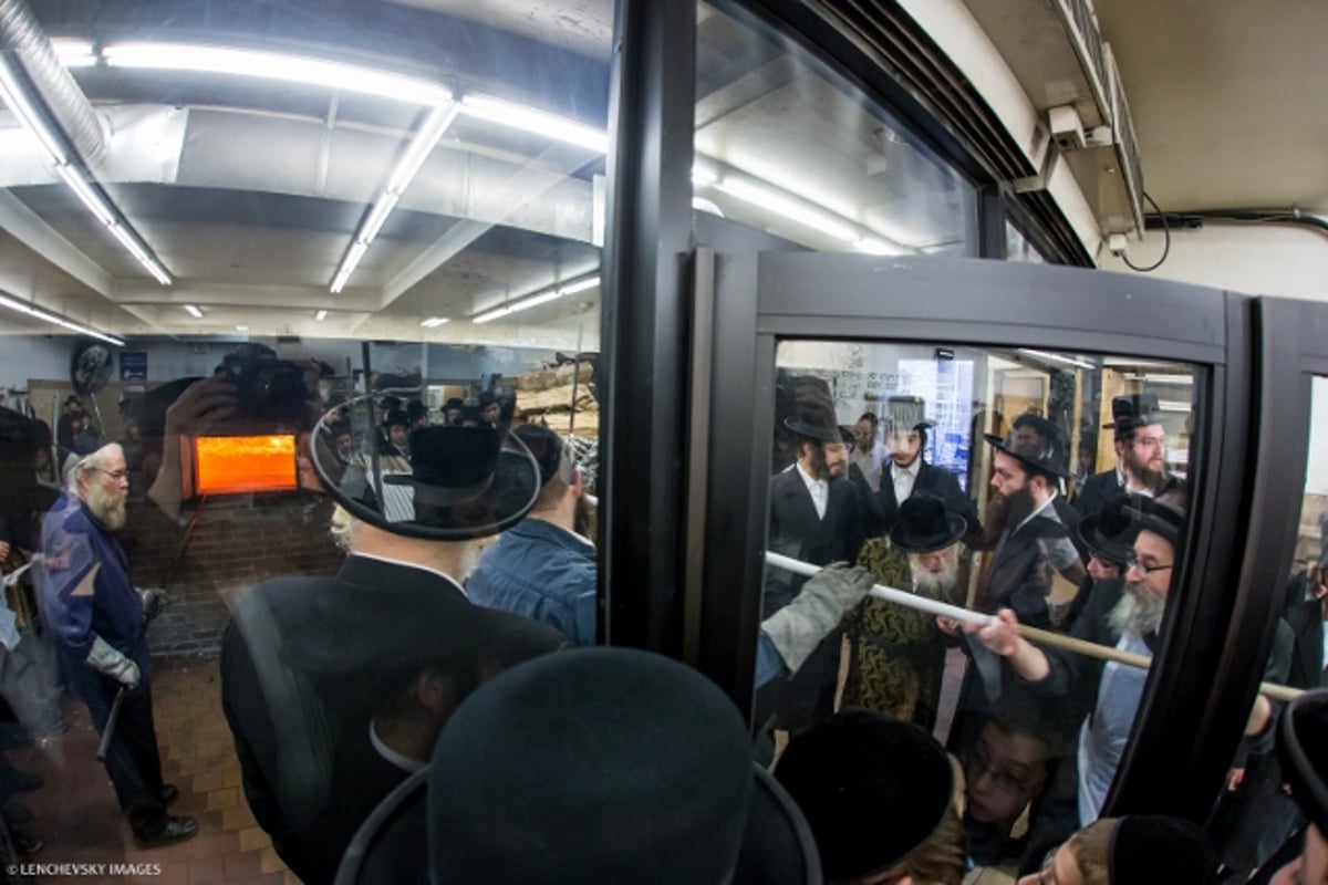 באשמורת הבוקר: אפיית המצות של זקן האדמו"רים