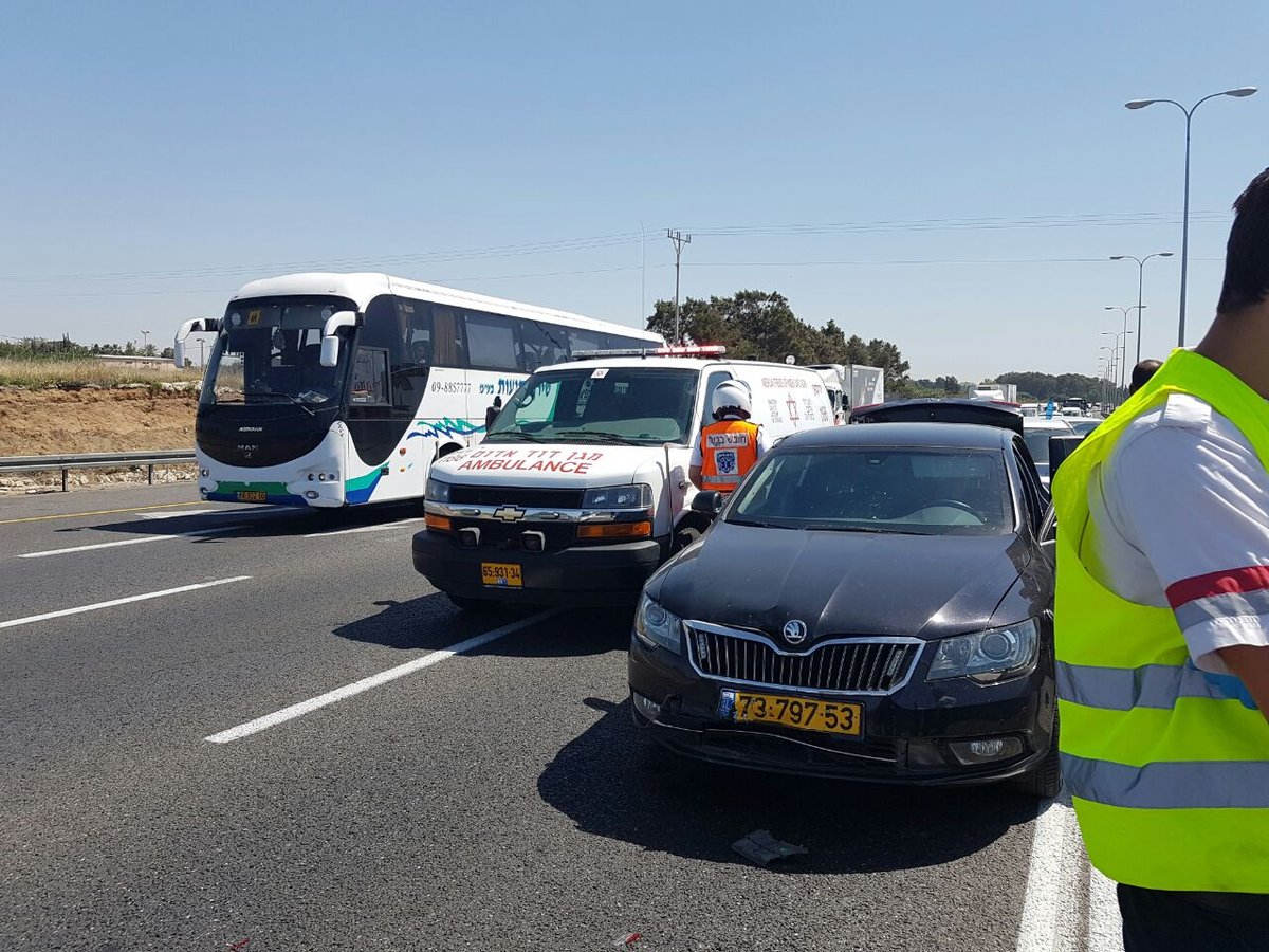 יצחק הרצוג נפצע קל מאוד בתאונת דרכים