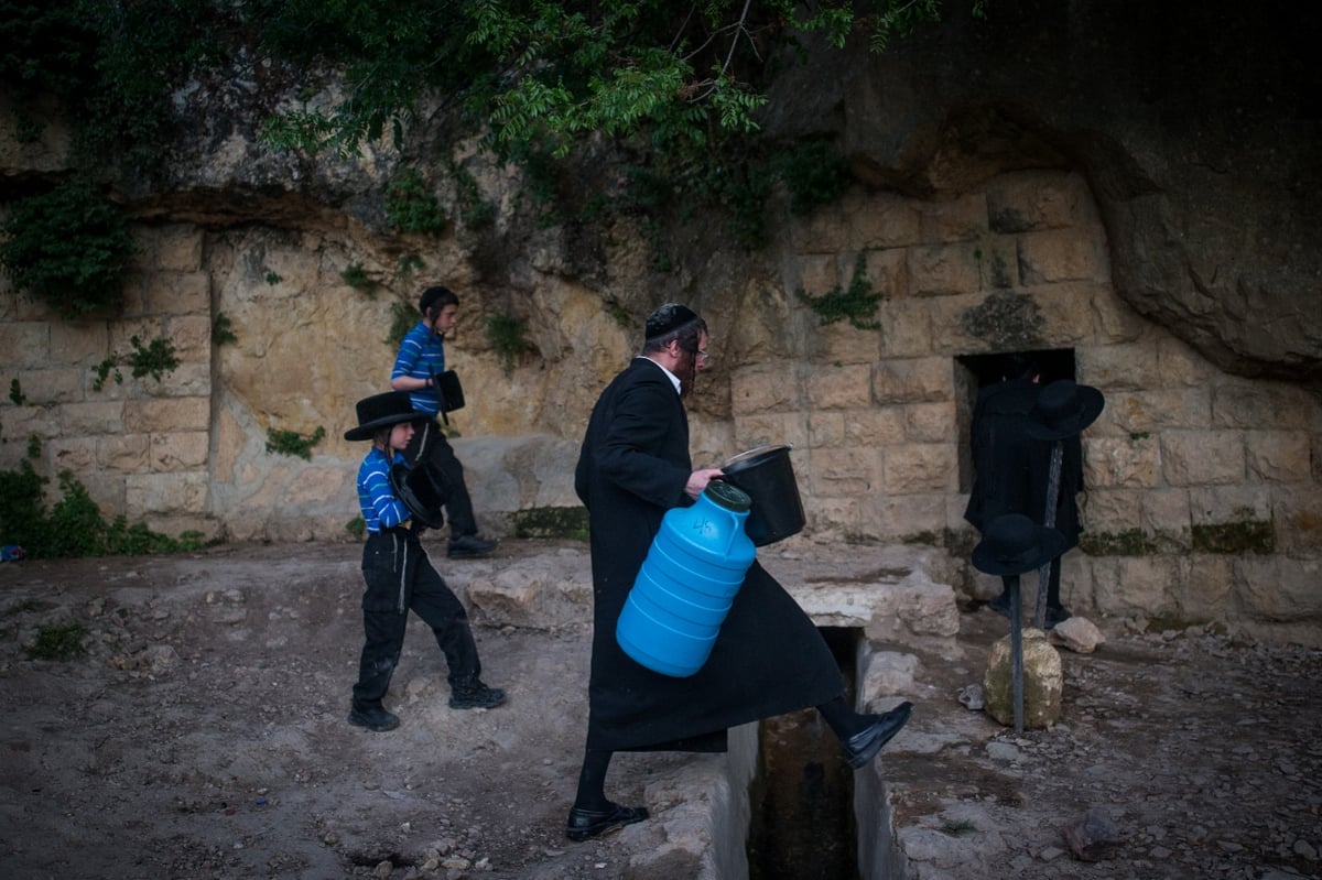 בריקוד ולצד הטובלים: שאיבת 'מים שלנו' בהרי ירושלים