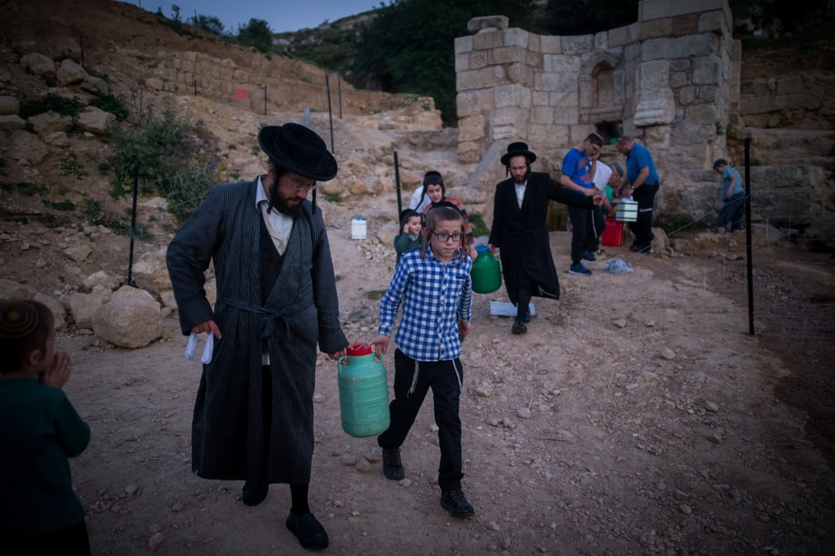 בריקוד ולצד הטובלים: שאיבת 'מים שלנו' בהרי ירושלים