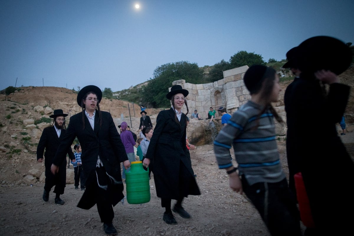 בריקוד ולצד הטובלים: שאיבת 'מים שלנו' בהרי ירושלים