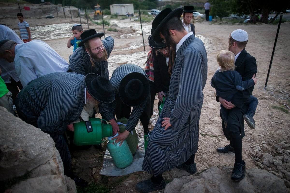 בריקוד ולצד הטובלים: שאיבת 'מים שלנו' בהרי ירושלים