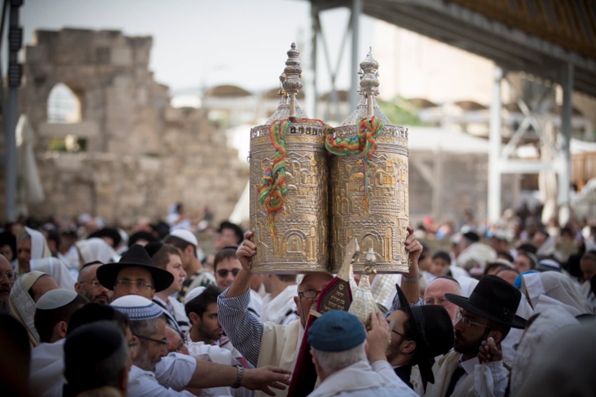 תיעוד ענק: אלפים ב'ברכת הכהנים' בכותל המערבי