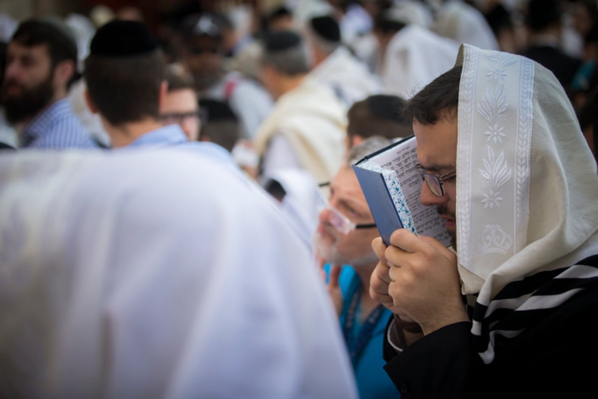 תיעוד ענק: אלפים ב'ברכת הכהנים' בכותל המערבי