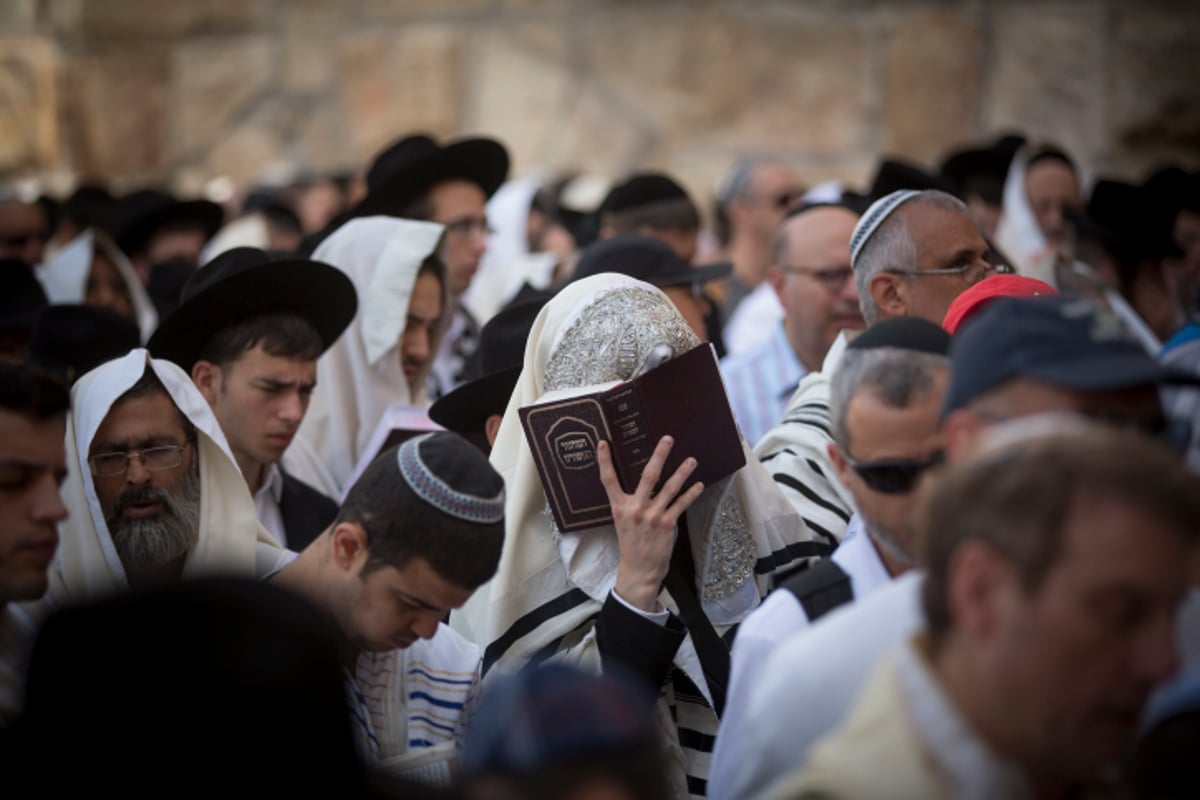 תיעוד ענק: אלפים ב'ברכת הכהנים' בכותל המערבי