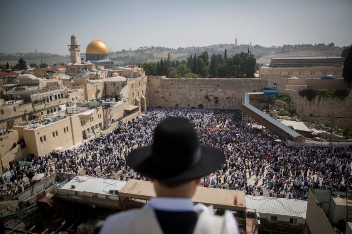 תיעוד ענק: אלפים ב'ברכת הכהנים' בכותל המערבי