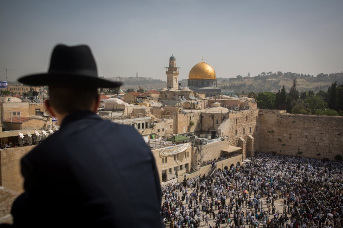 תיעוד ענק: אלפים ב'ברכת הכהנים' בכותל המערבי