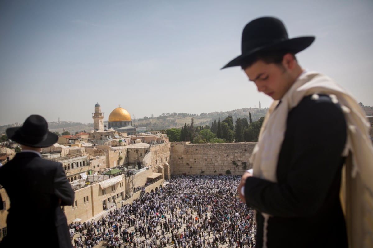 תיעוד ענק: אלפים ב'ברכת הכהנים' בכותל המערבי