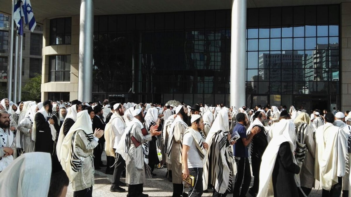 מאות הפגינו ברמת גן: "לשחרר את הרב ברלנד באופן מיידי"