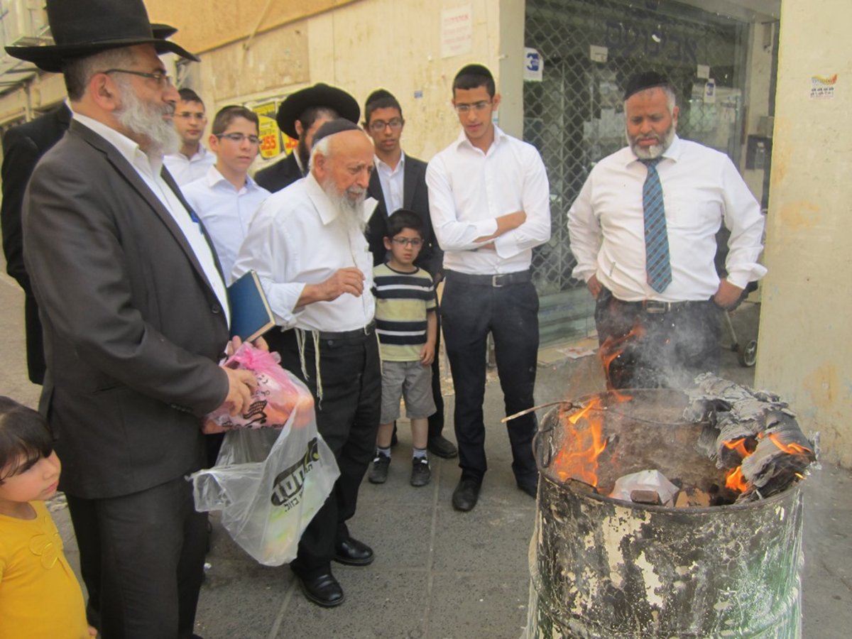 שריפת החמץ של 'חבר המועצת'. תמונות