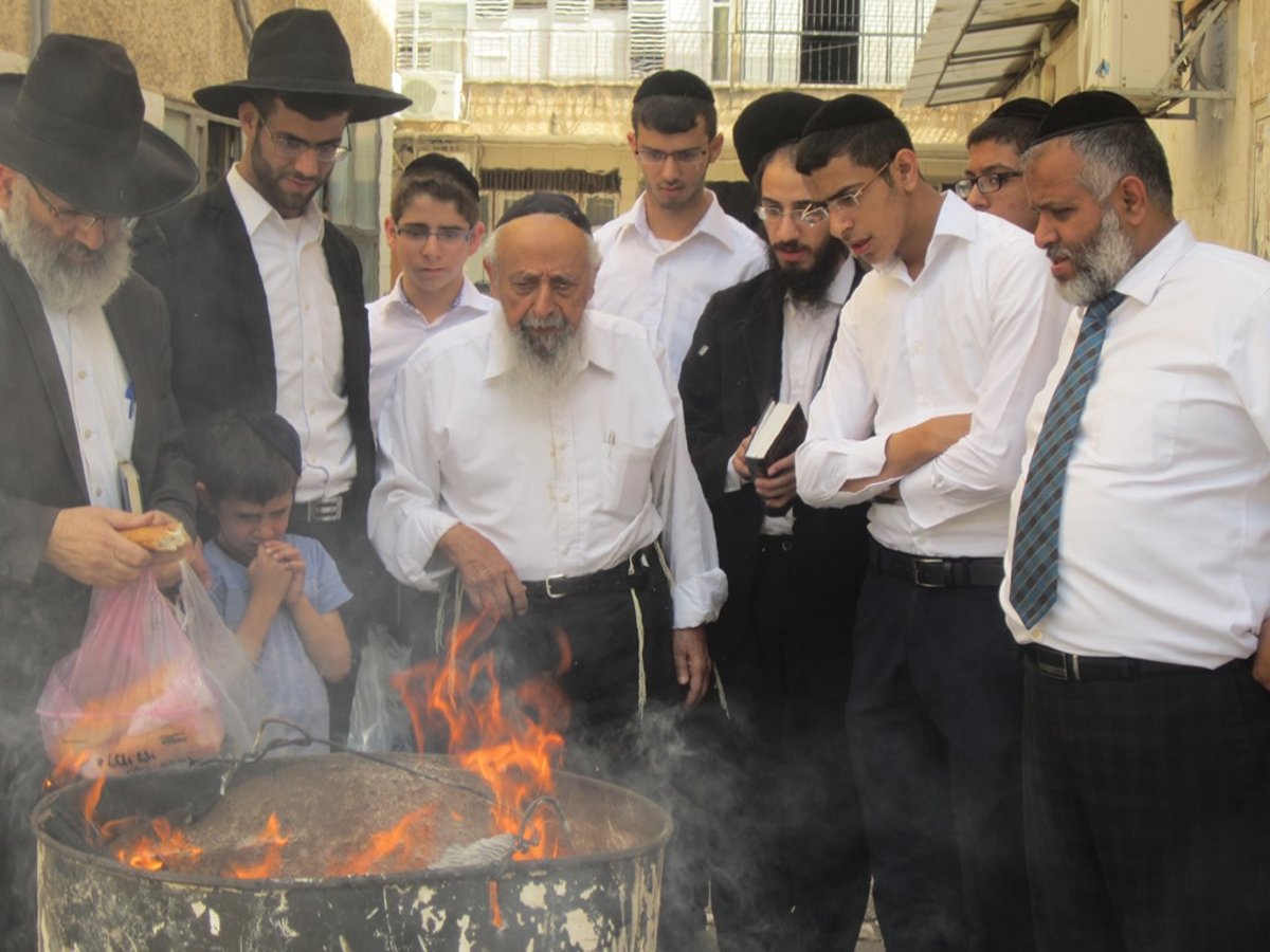 שריפת החמץ של 'חבר המועצת'. תמונות