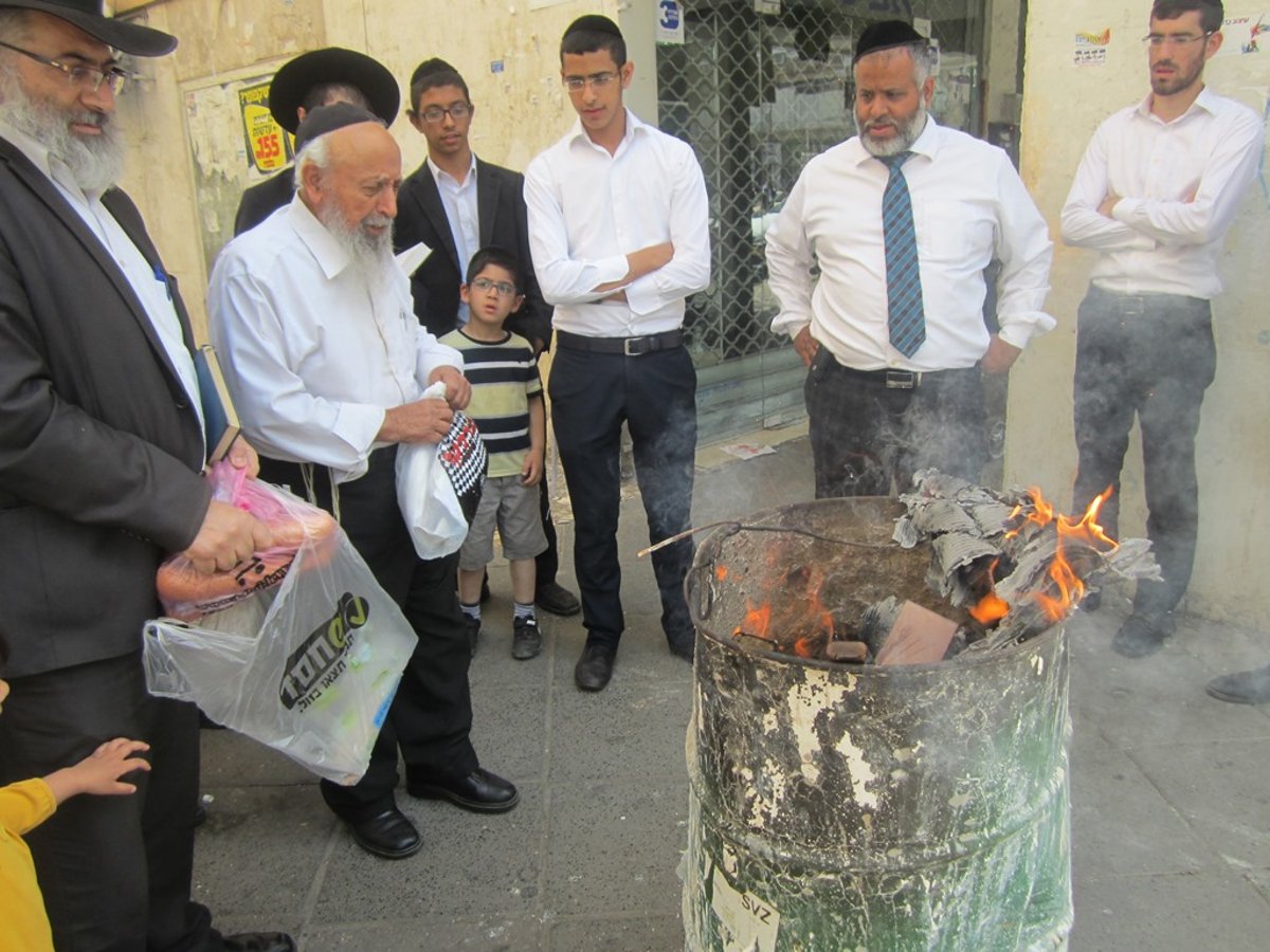 שריפת החמץ של 'חבר המועצת'. תמונות