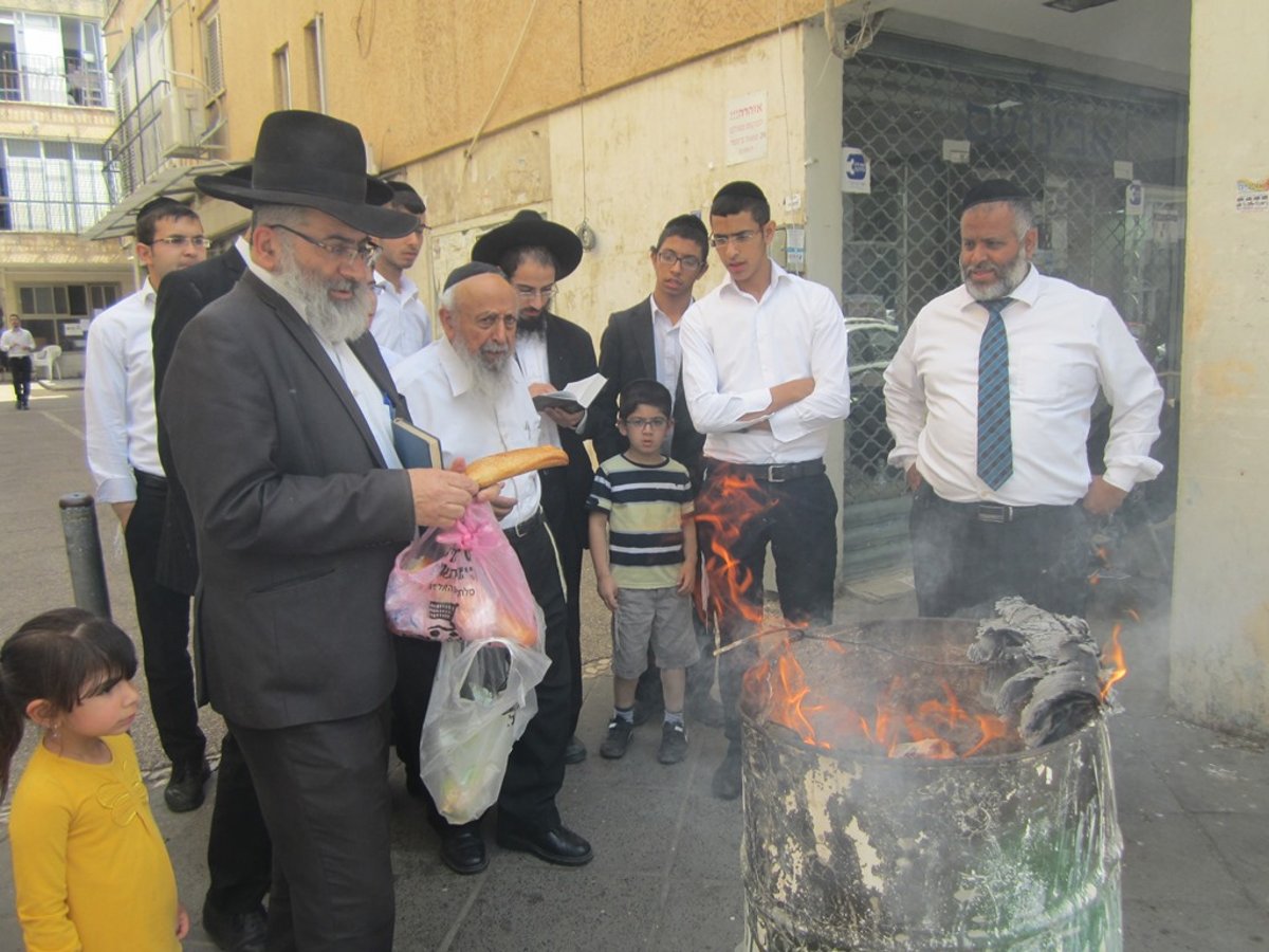 שריפת החמץ של 'חבר המועצת'. תמונות