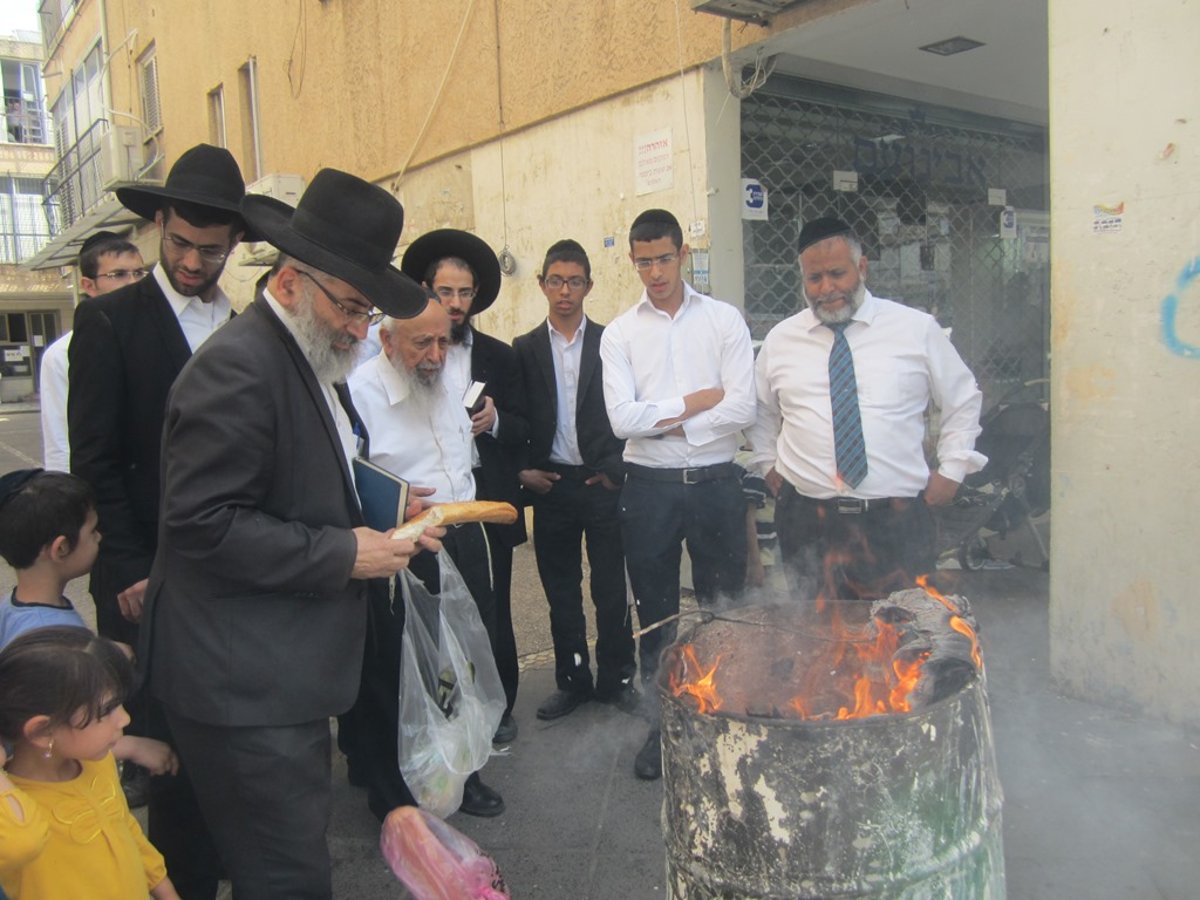 שריפת החמץ של 'חבר המועצת'. תמונות