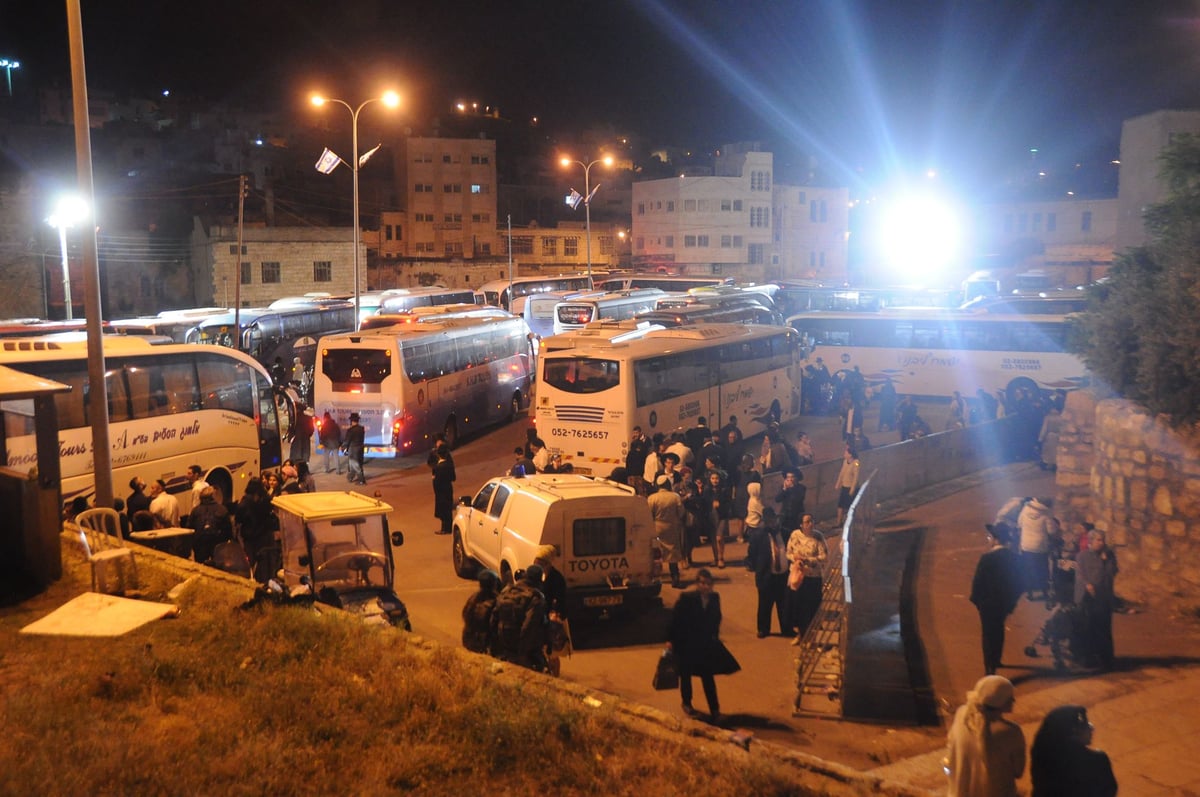 תיעוד: אלפים בעצרת התפילה של הרב אליעזר ברלנד