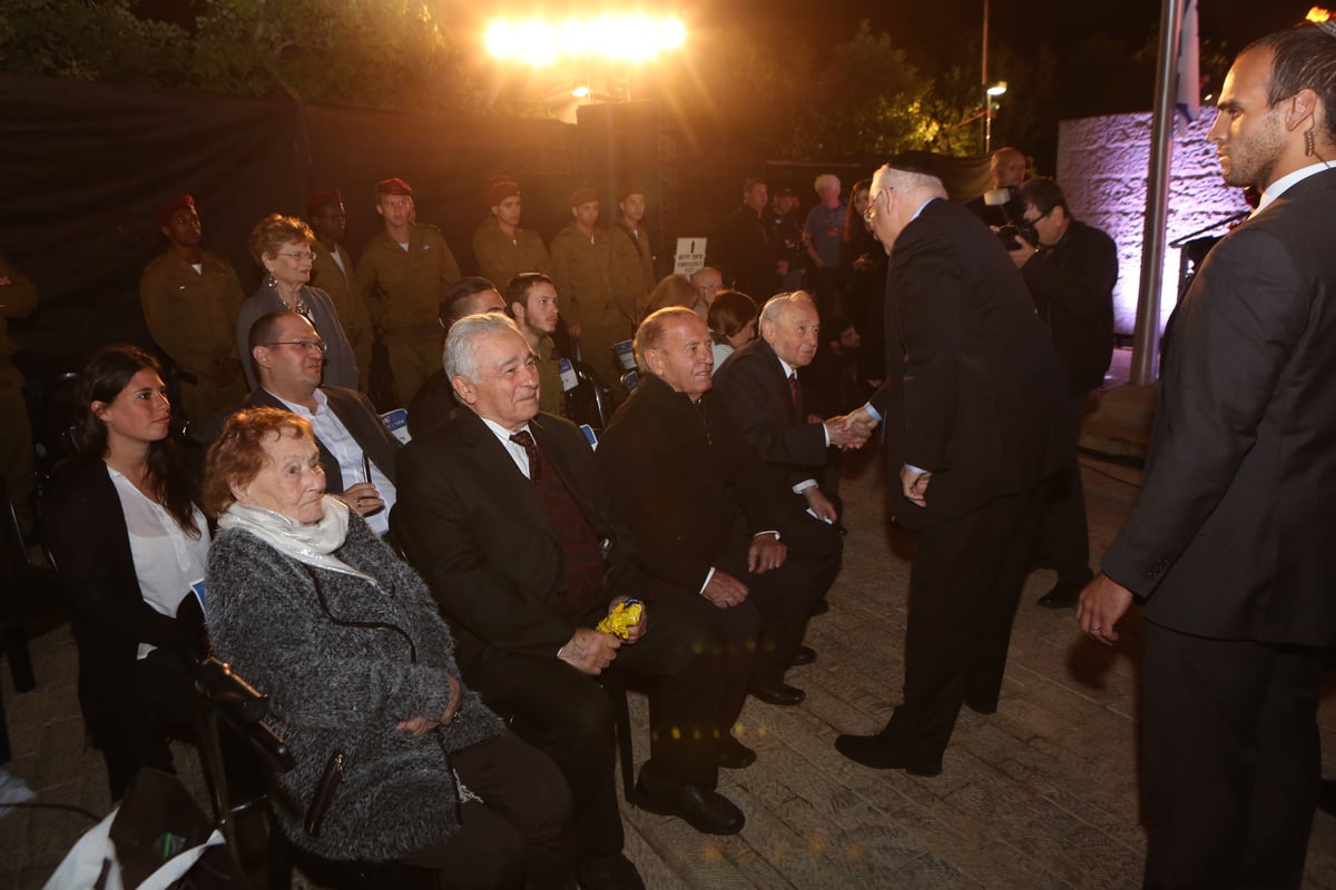 תיעוד נרחב: טקס ערב יום השואה ב"יד ושם"