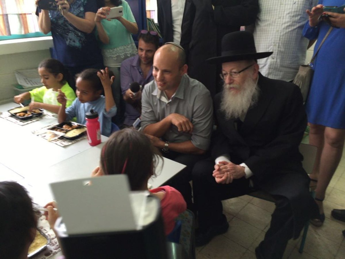 צפו: בנט וליצמן בשיעור תזונה נכונה לתלמידים