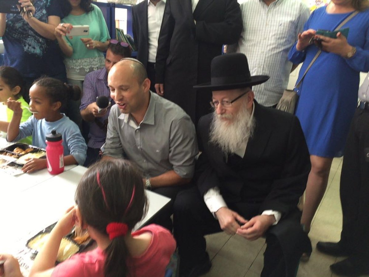 צפו: בנט וליצמן בשיעור תזונה נכונה לתלמידים