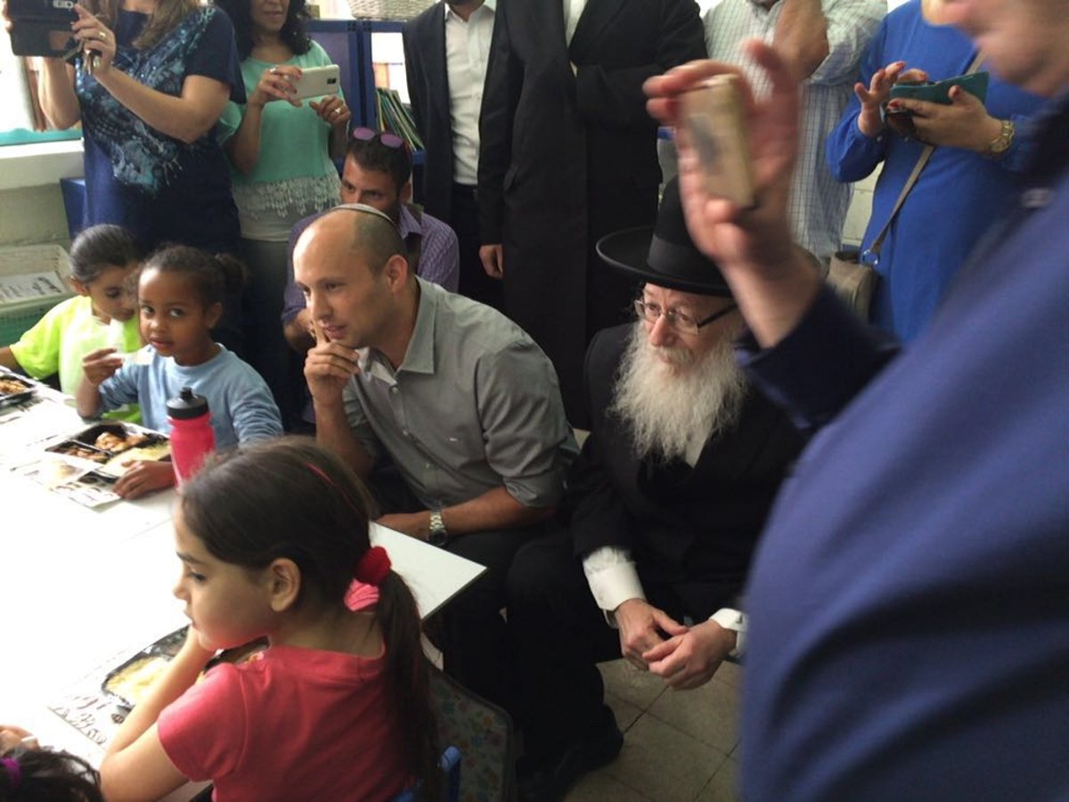 צפו: בנט וליצמן בשיעור תזונה נכונה לתלמידים