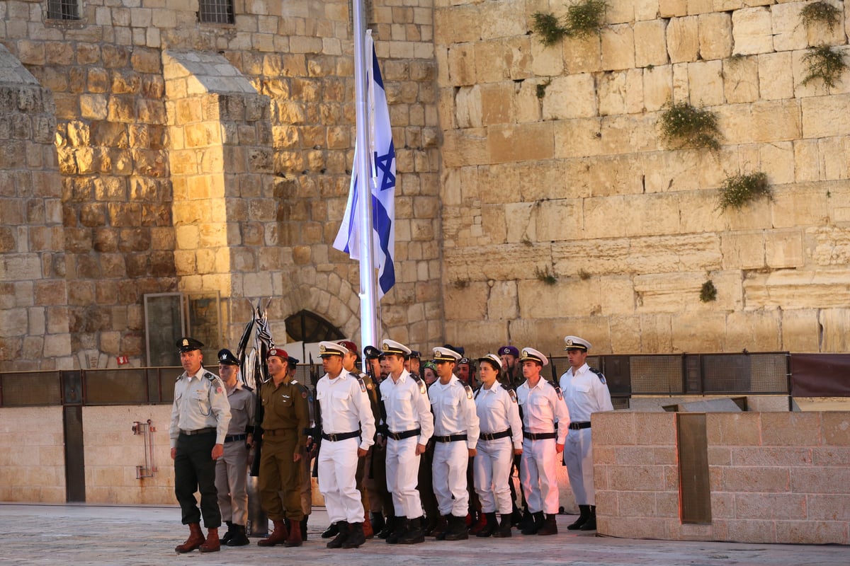 גלריה: טקס יום הזיכרון ברחבת הכותל המערבי