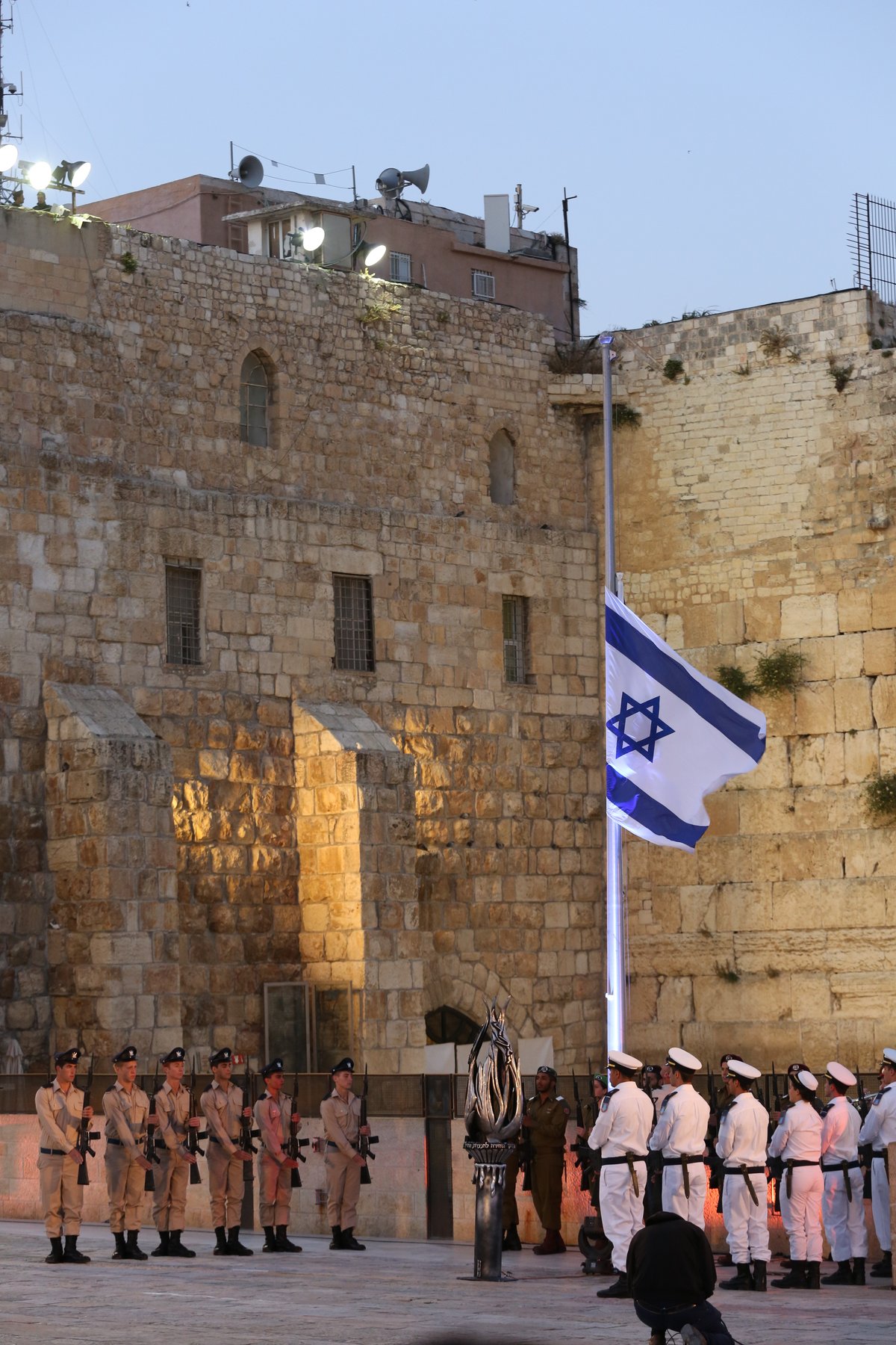 גלריה: טקס יום הזיכרון ברחבת הכותל המערבי