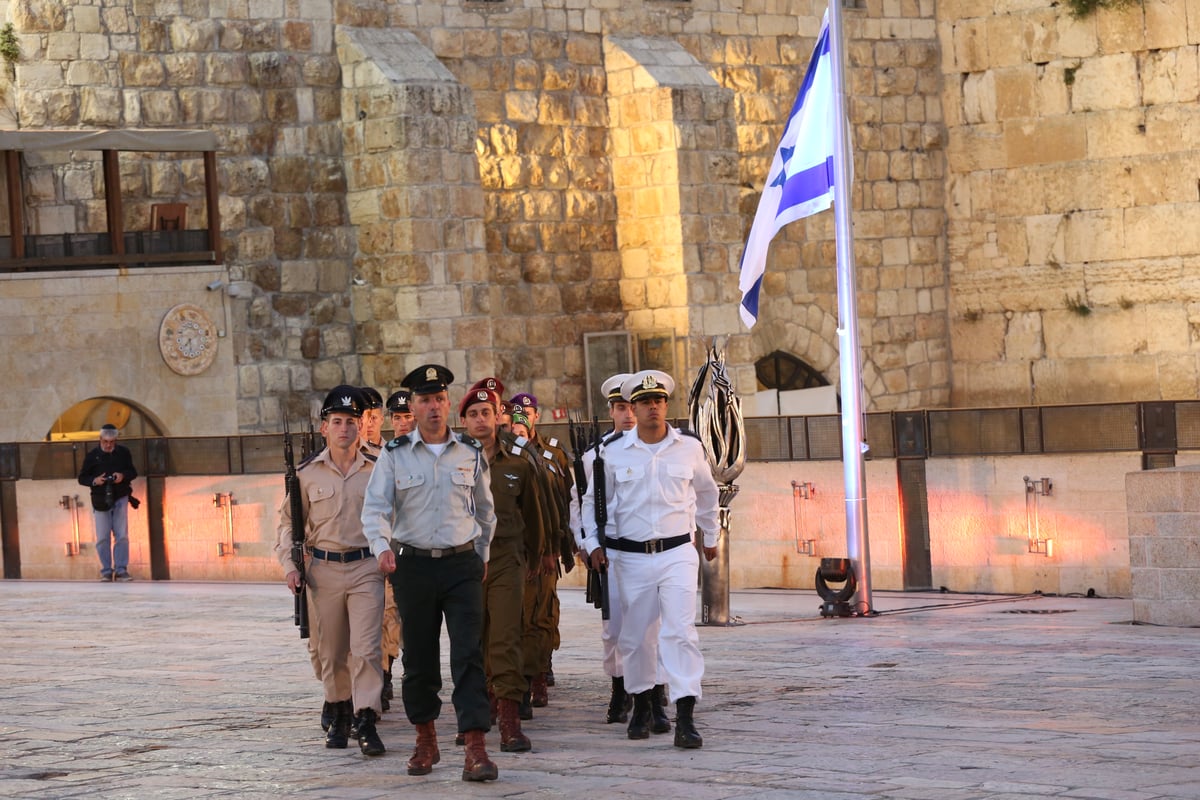 גלריה: טקס יום הזיכרון ברחבת הכותל המערבי