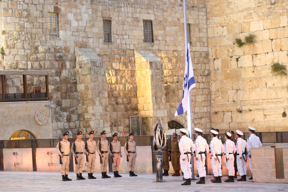 גלריה: טקס יום הזיכרון ברחבת הכותל המערבי