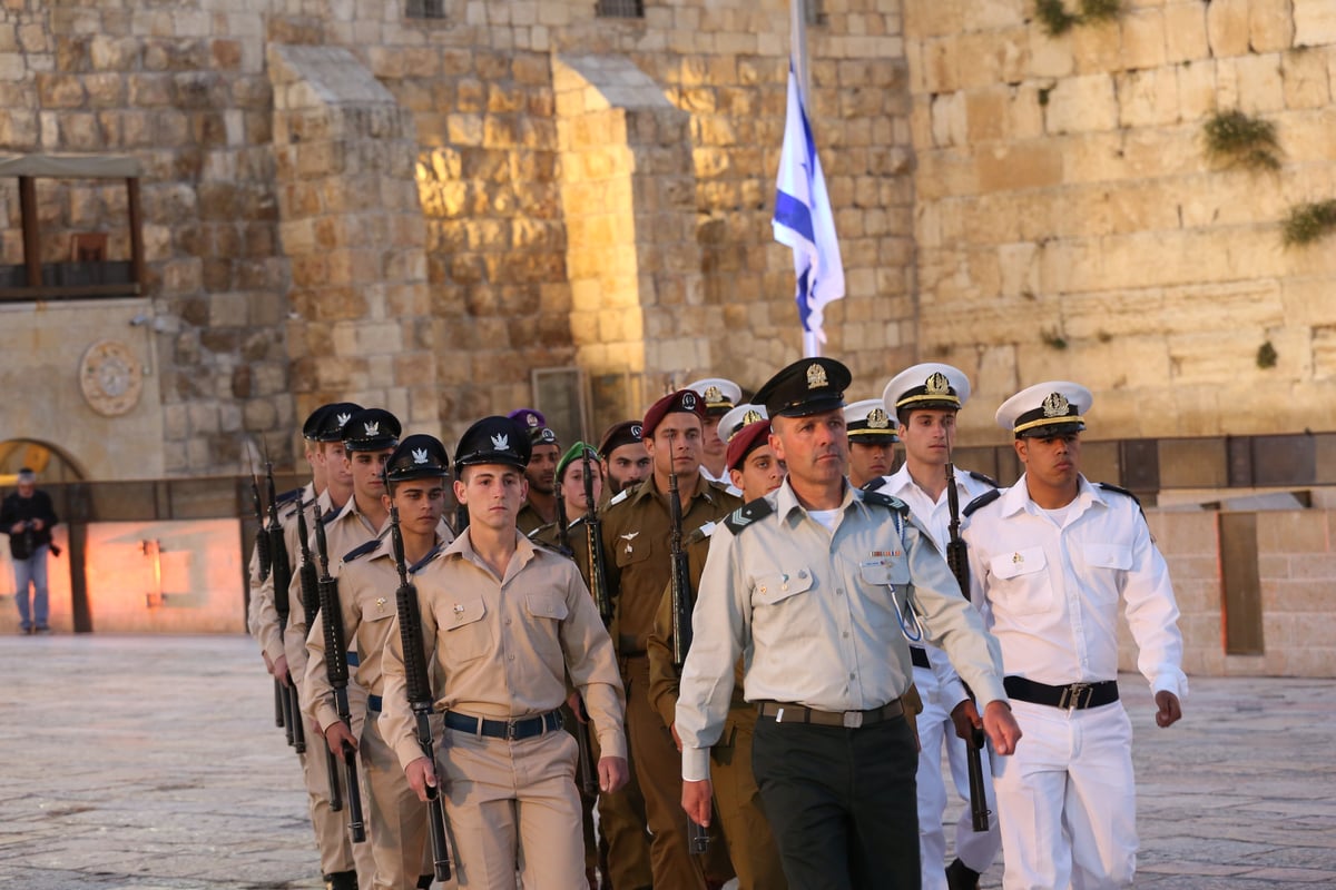 גלריה: טקס יום הזיכרון ברחבת הכותל המערבי