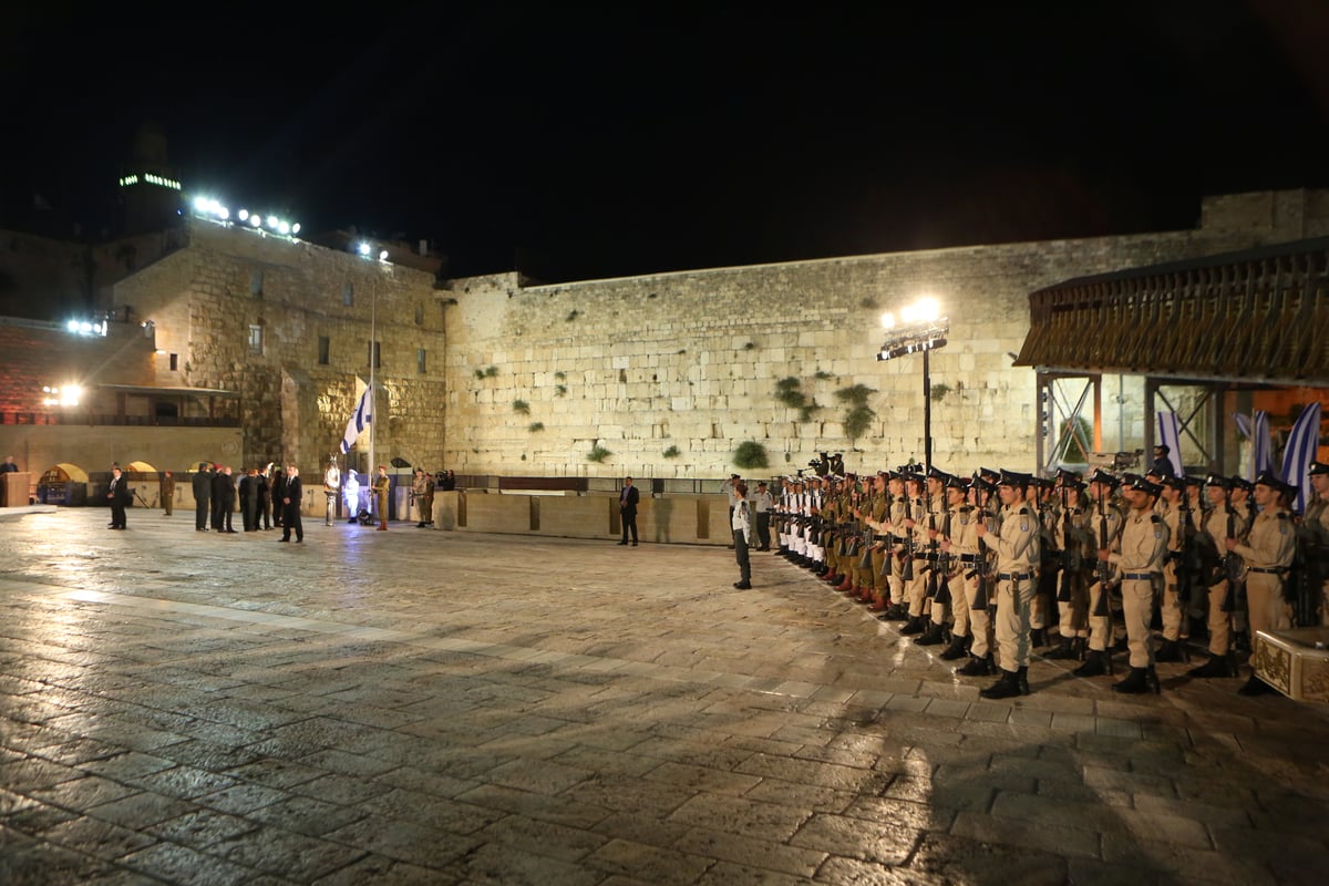 גלריה: טקס יום הזיכרון ברחבת הכותל המערבי