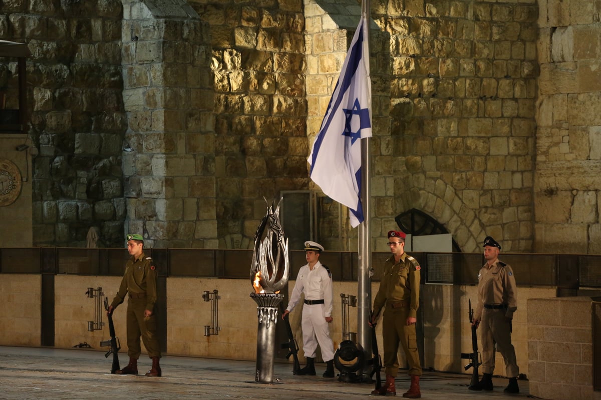 גלריה: טקס יום הזיכרון ברחבת הכותל המערבי