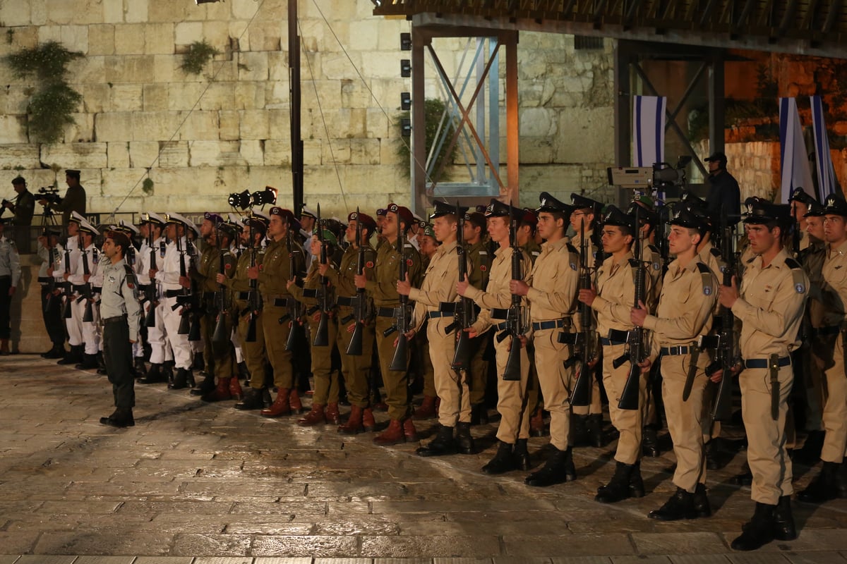 גלריה: טקס יום הזיכרון ברחבת הכותל המערבי