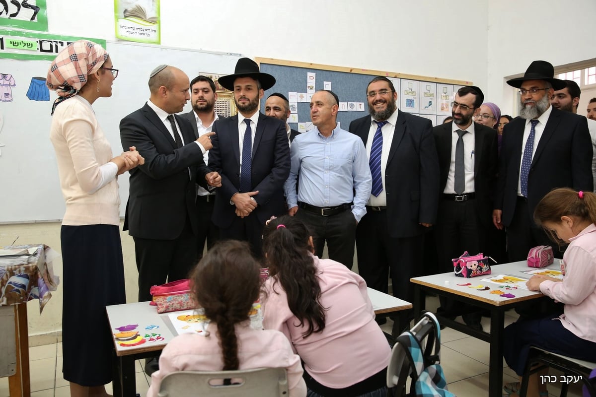 השר נפתלי בנט במוסדות ש"ס: אין סיבה שתקבלו פחות