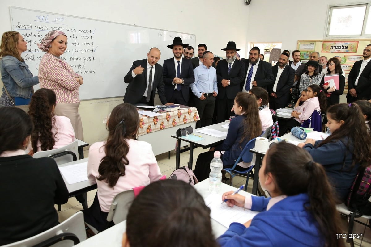 השר נפתלי בנט במוסדות ש"ס: אין סיבה שתקבלו פחות