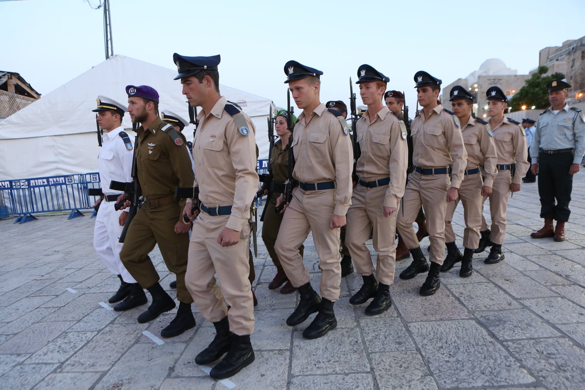 גלריה: טקס יום הזיכרון ברחבת הכותל המערבי