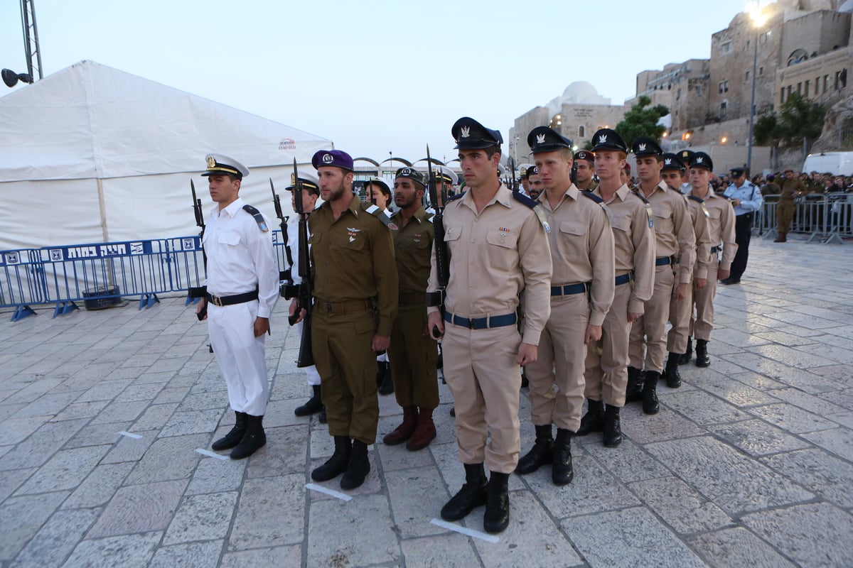 גלריה: טקס יום הזיכרון ברחבת הכותל המערבי