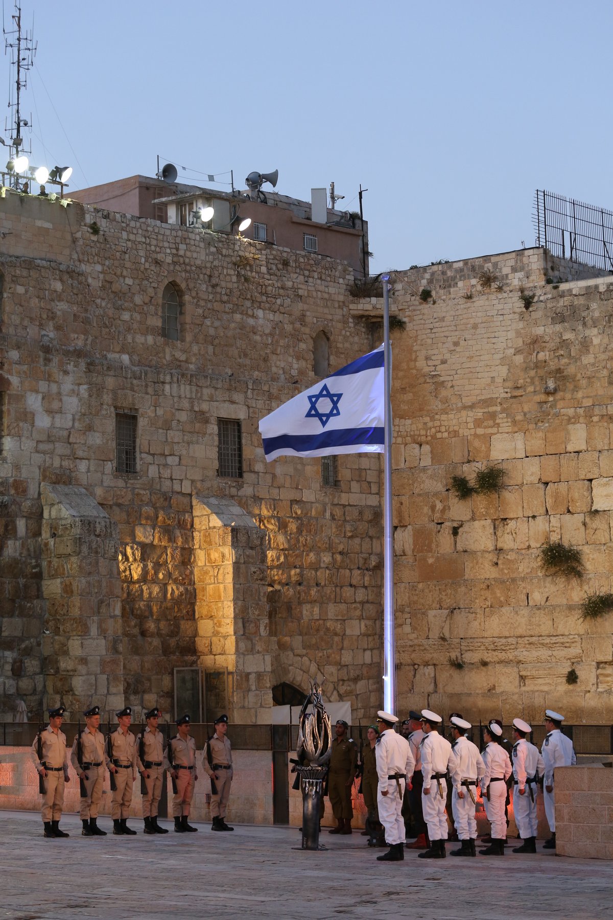 גלריה: טקס יום הזיכרון ברחבת הכותל המערבי