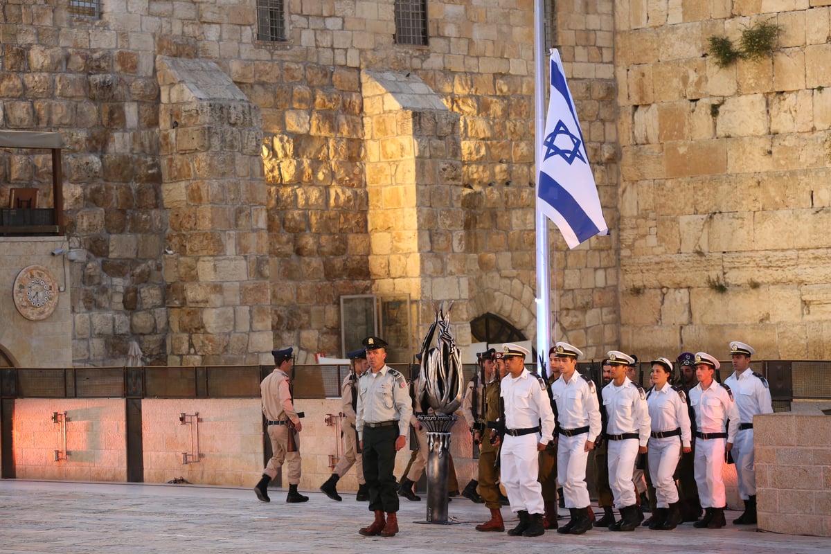 גלריה: טקס יום הזיכרון ברחבת הכותל המערבי