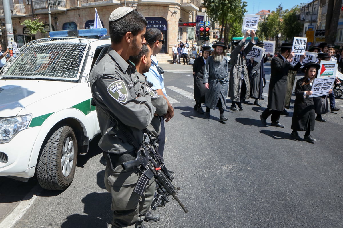 המג"בניקים הורידו את השלט של הקיצוניים במאה שערים