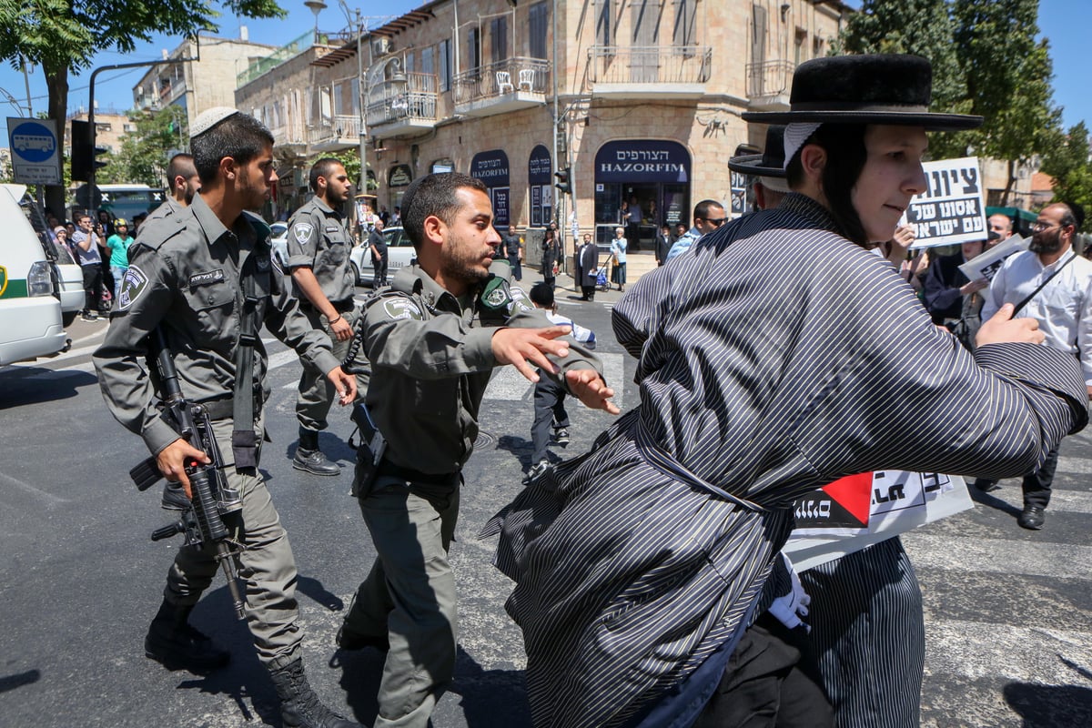 המג"בניקים הורידו את השלט של הקיצוניים במאה שערים