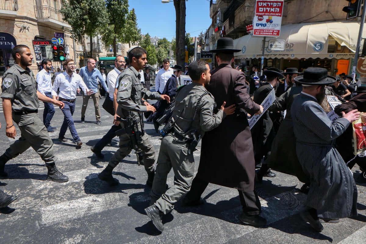 המג"בניקים הורידו את השלט של הקיצוניים במאה שערים