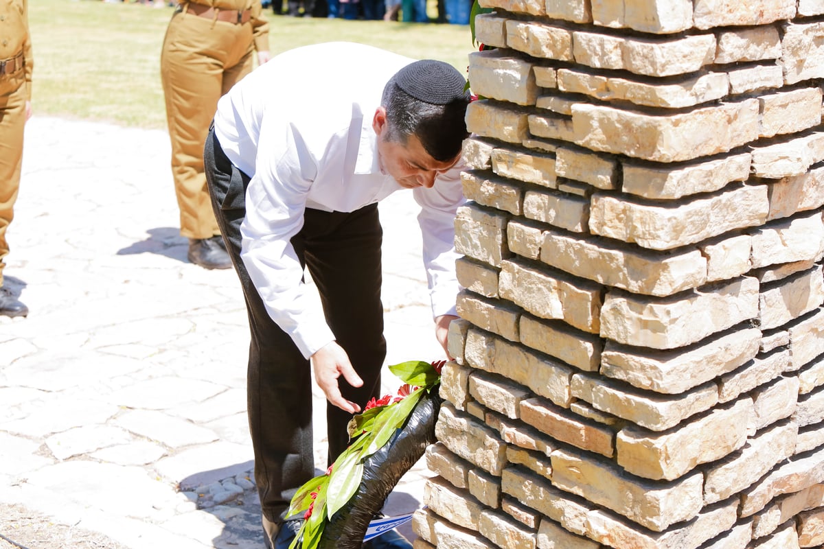 הגאון רבי אברהם יוסף השתתף בטקס יום הזיכרון