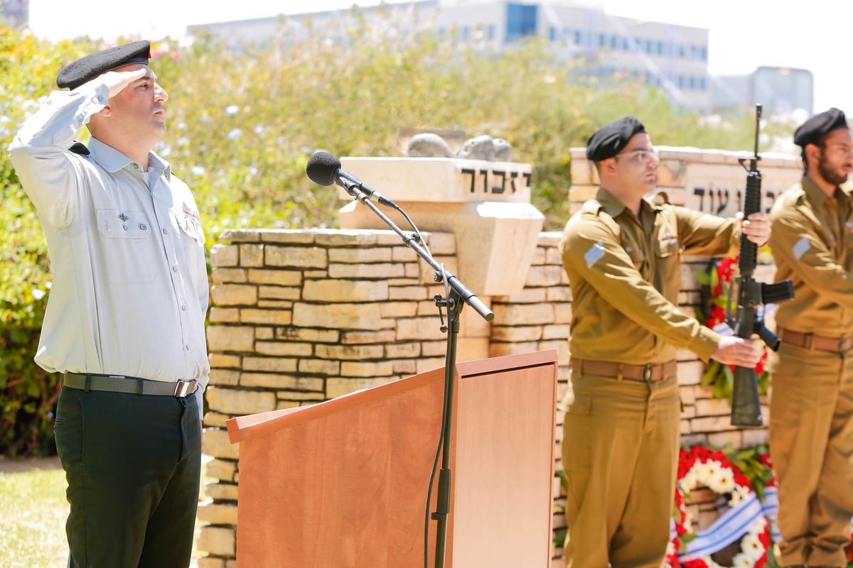 הגאון רבי אברהם יוסף השתתף בטקס יום הזיכרון