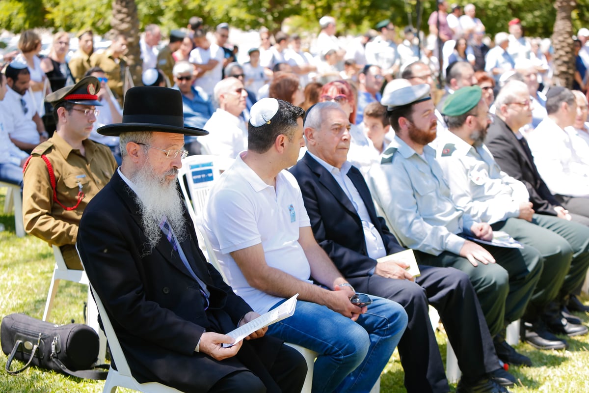 הגאון רבי אברהם יוסף השתתף בטקס יום הזיכרון