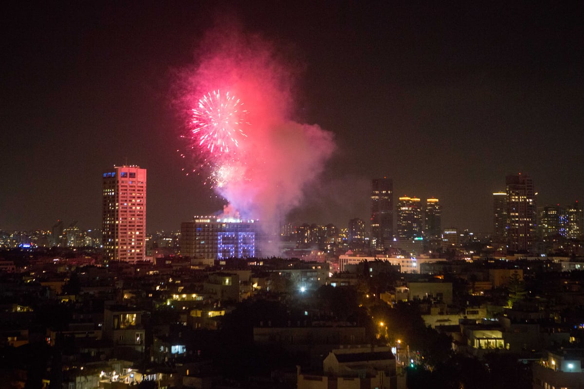 שמי ירושלים ותל אביב הוארו בזיקוקין • צפו