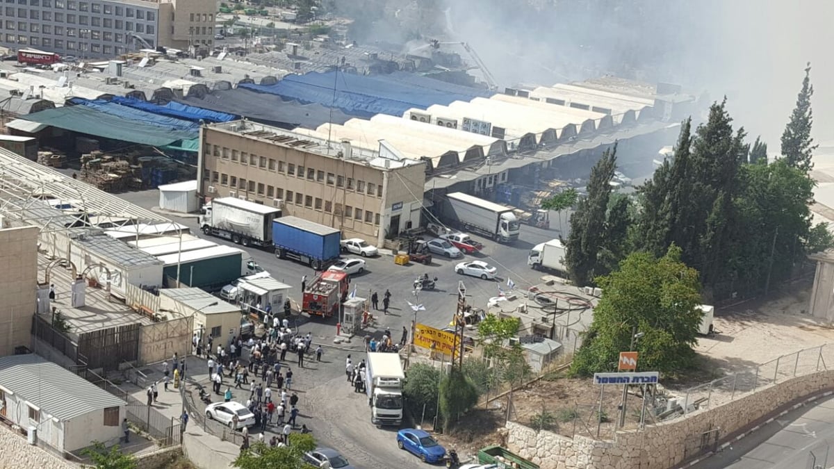 צפו בווידאו: השוק הסיטונאי בירושלים עולה באש