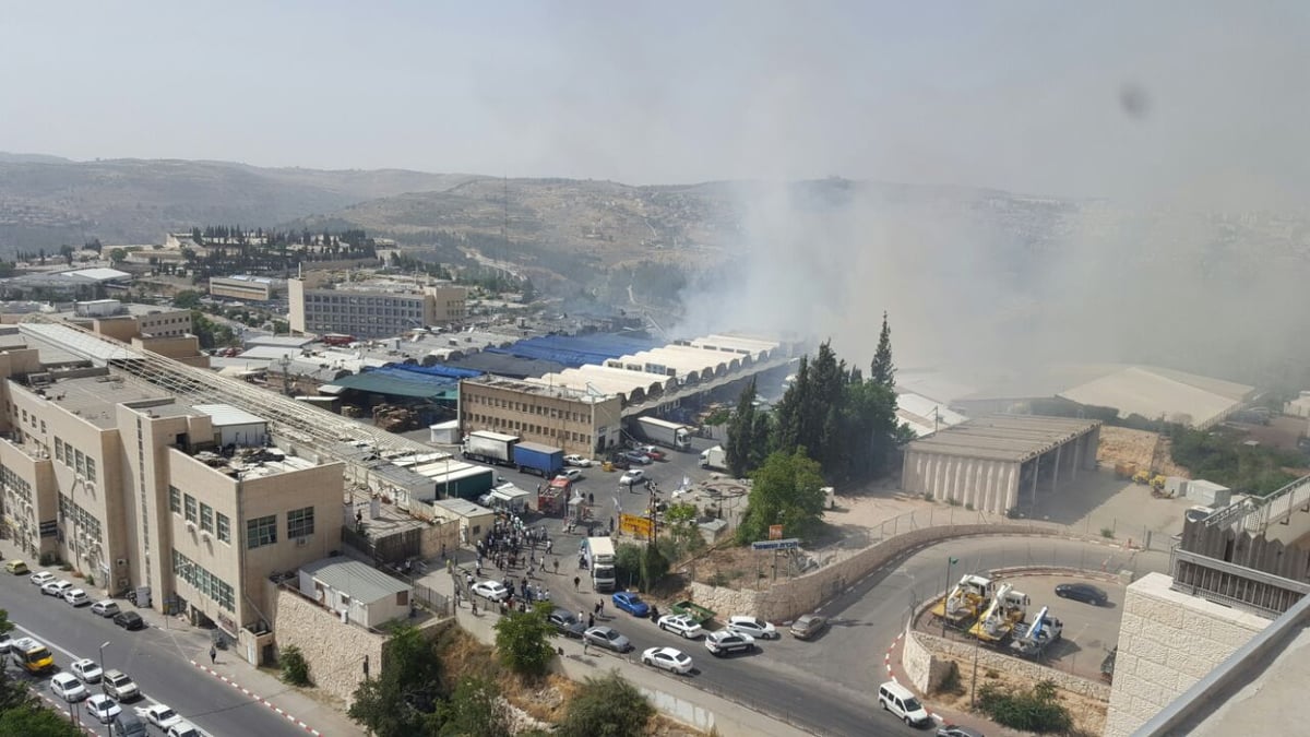 צפו בווידאו: השוק הסיטונאי בירושלים עולה באש