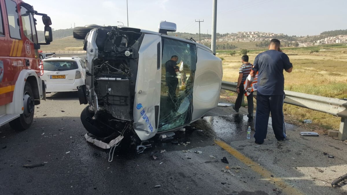 ירושלים: מיניבוס התהפך בדרך לבית הספר, הילדות נפצעו קל