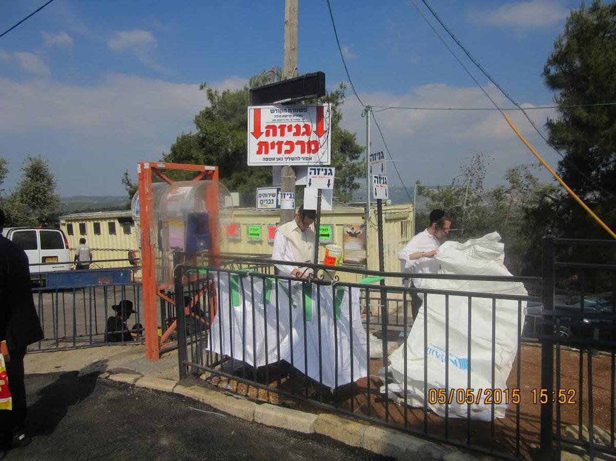 לקראת ל"ג בעומר: "לא להפיץ כתבי קודש בציון הרשב"י"